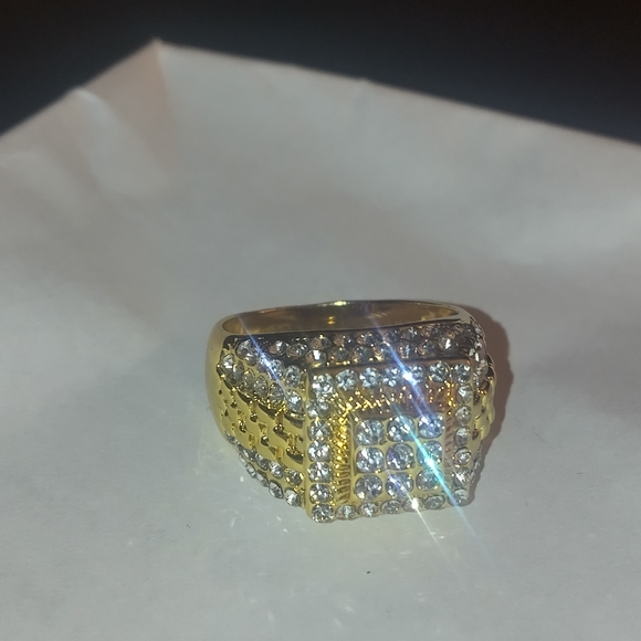 Gold plated Rhinestone Statement Ring - Picture 8 of 8
